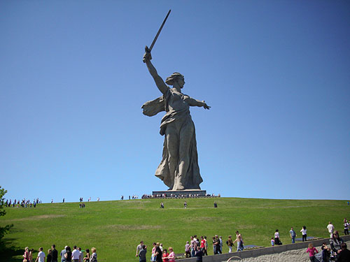 Родина-мать зовет